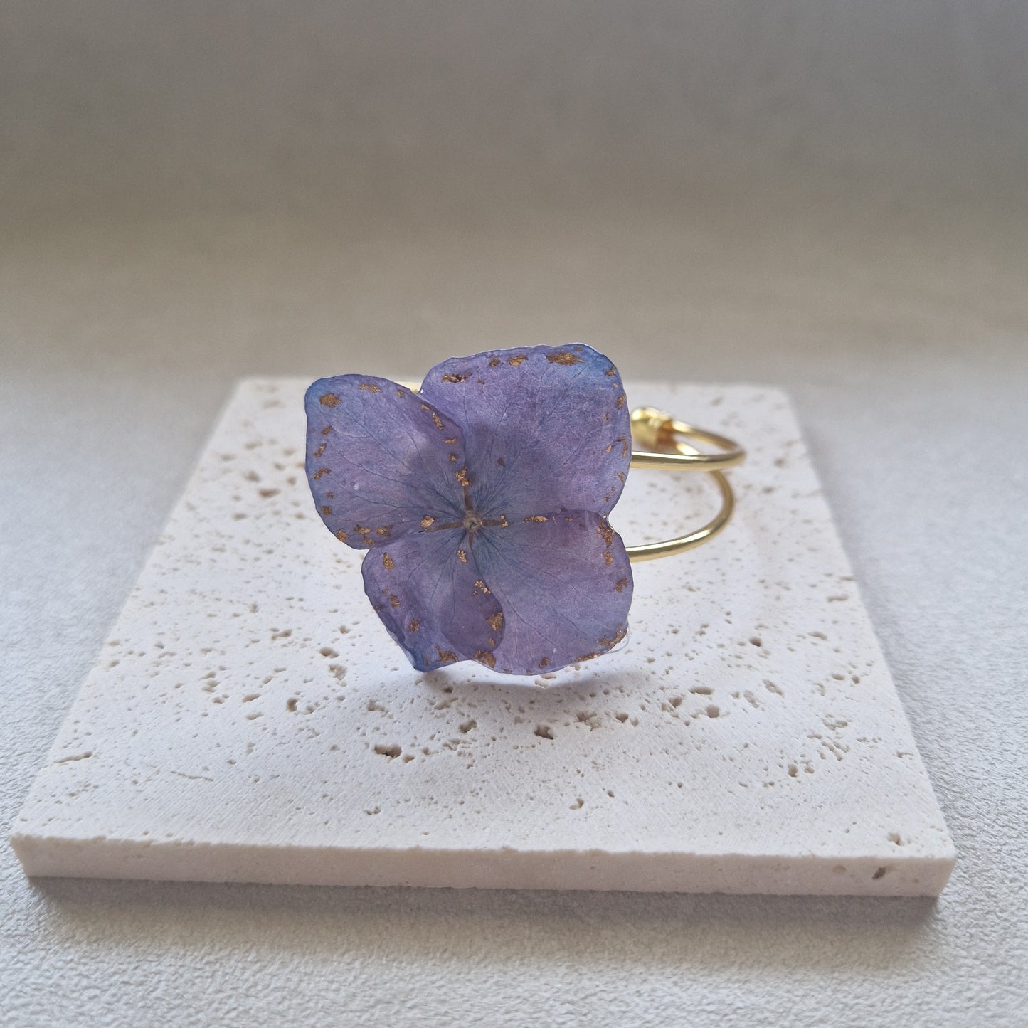 bratara aurie floare hortensie mov handmade