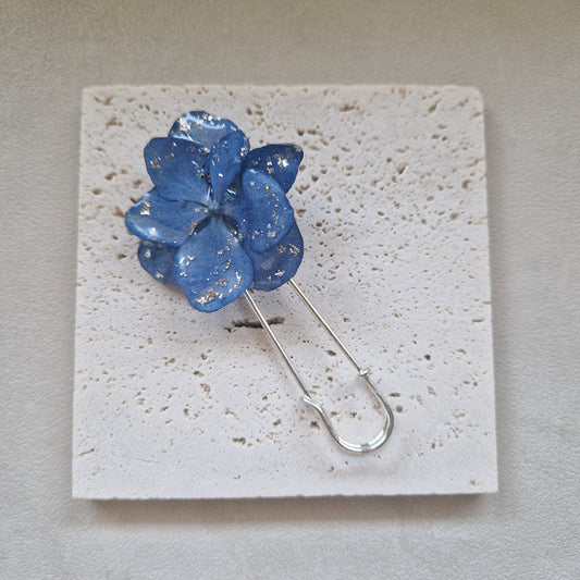 brosa hortensie albastra argintie