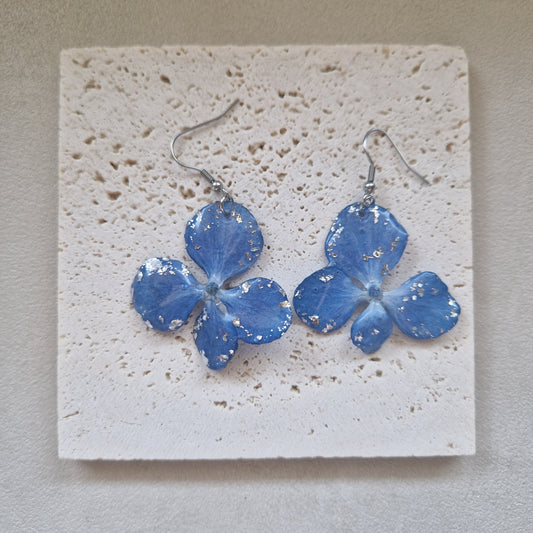 cercei handmade flori albastre hortensie
