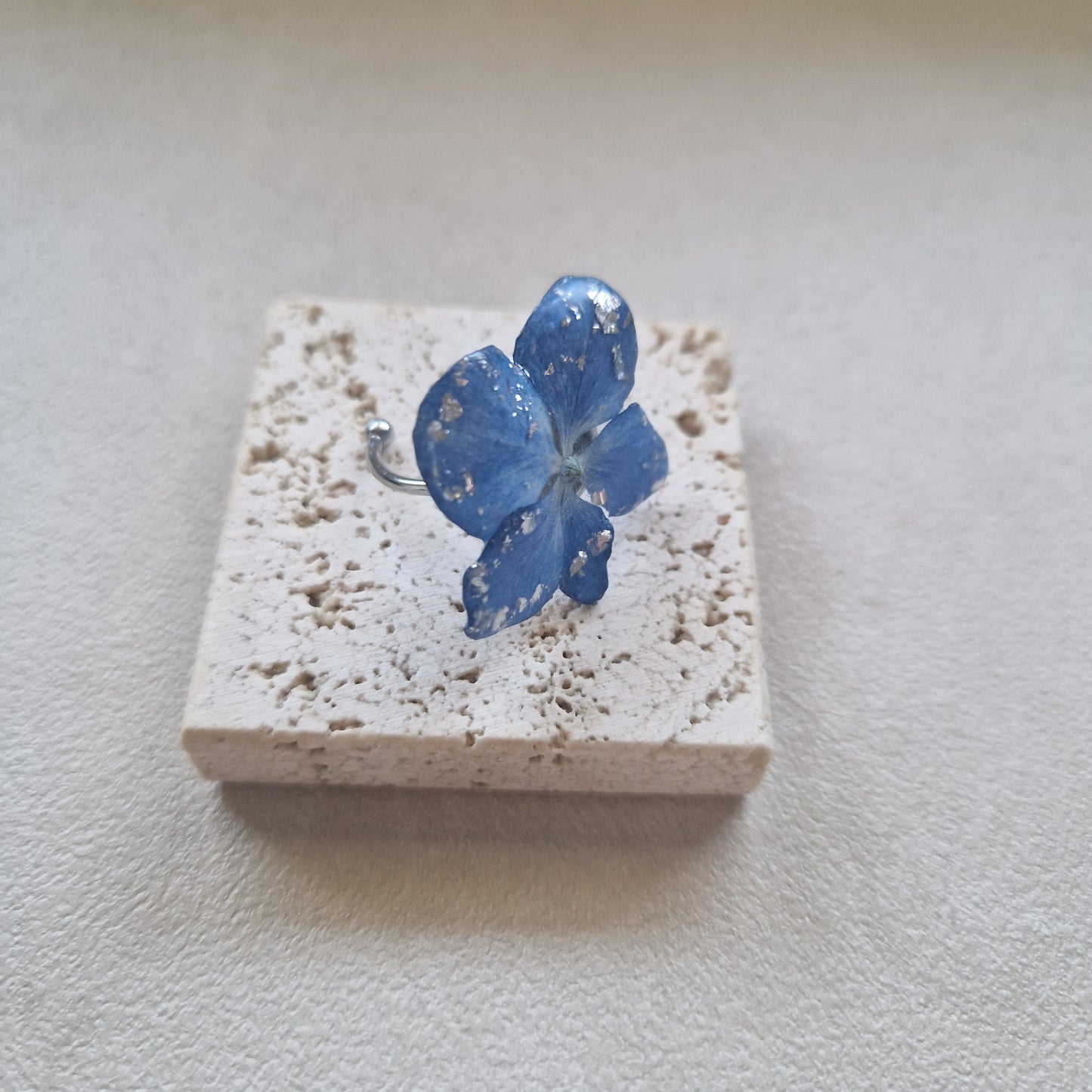 inel handmade hortensie albastra