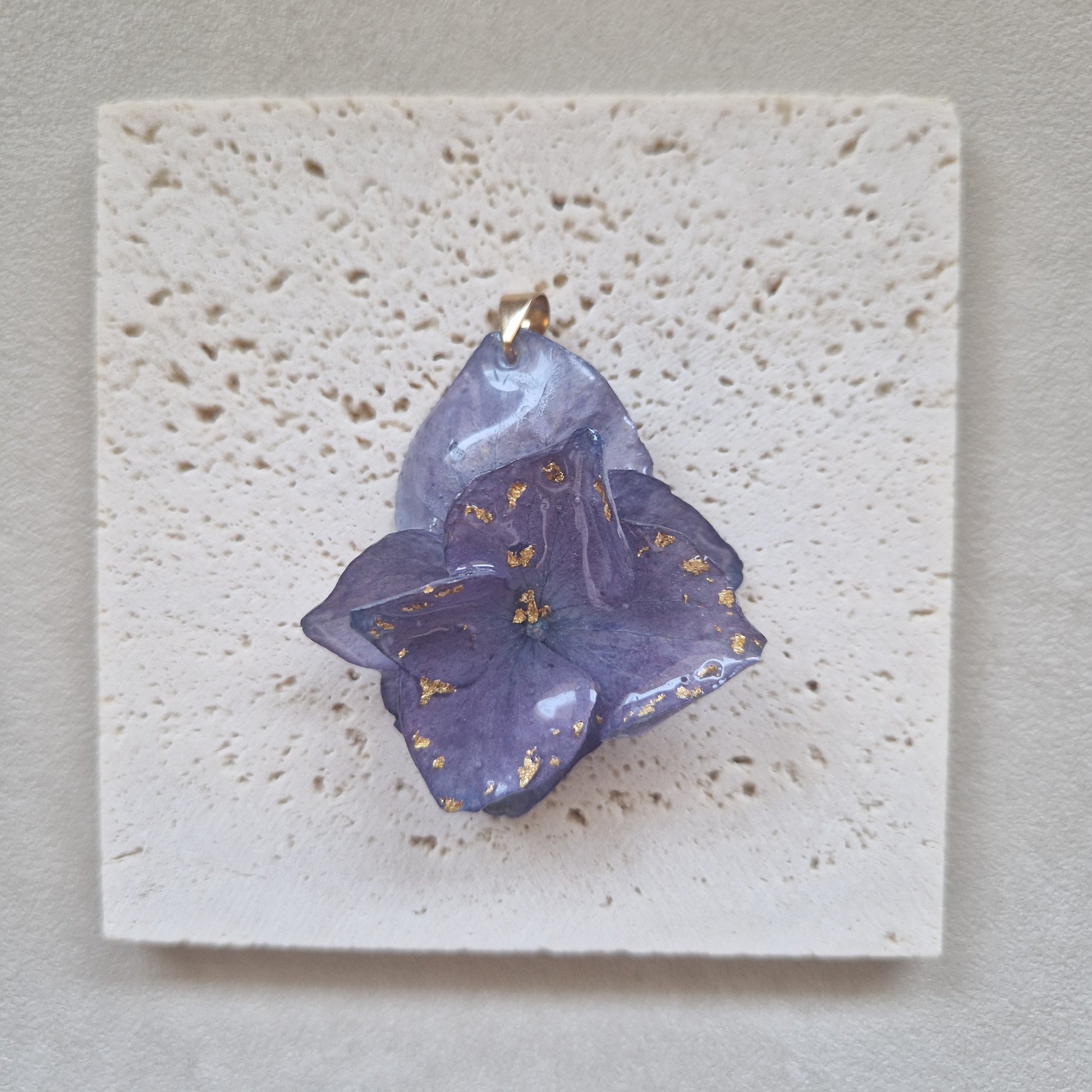 pandantiv rasina handmade floare reala mov