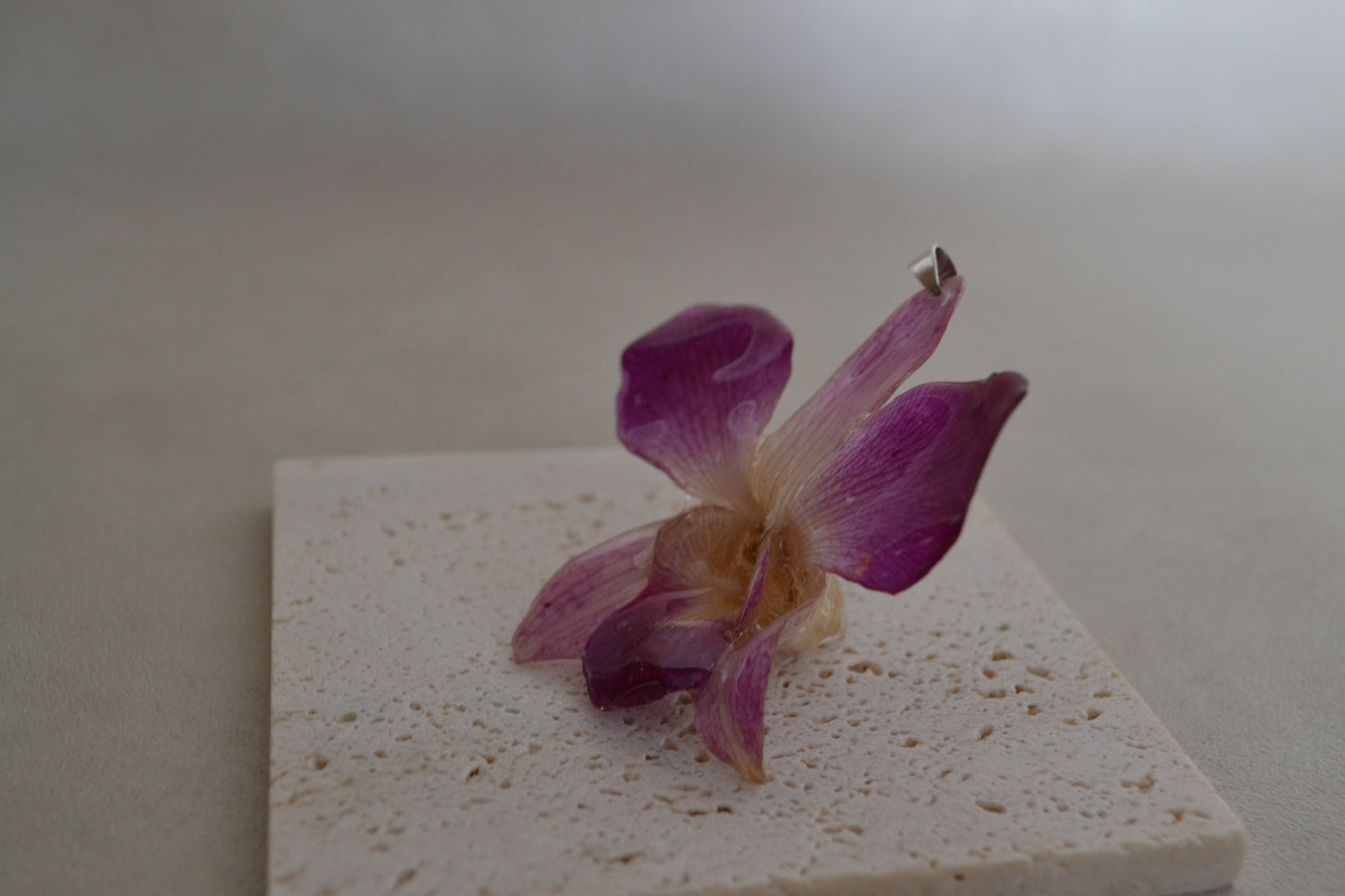 Pandantiv orhidee - Floare misterioasă