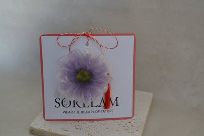 Broșă primula - O liniște prinsă în culori