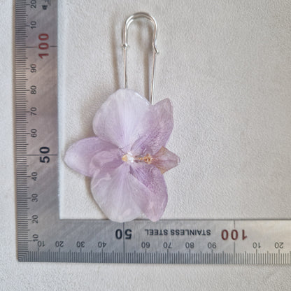 Broșă orhidee- Gest elegant