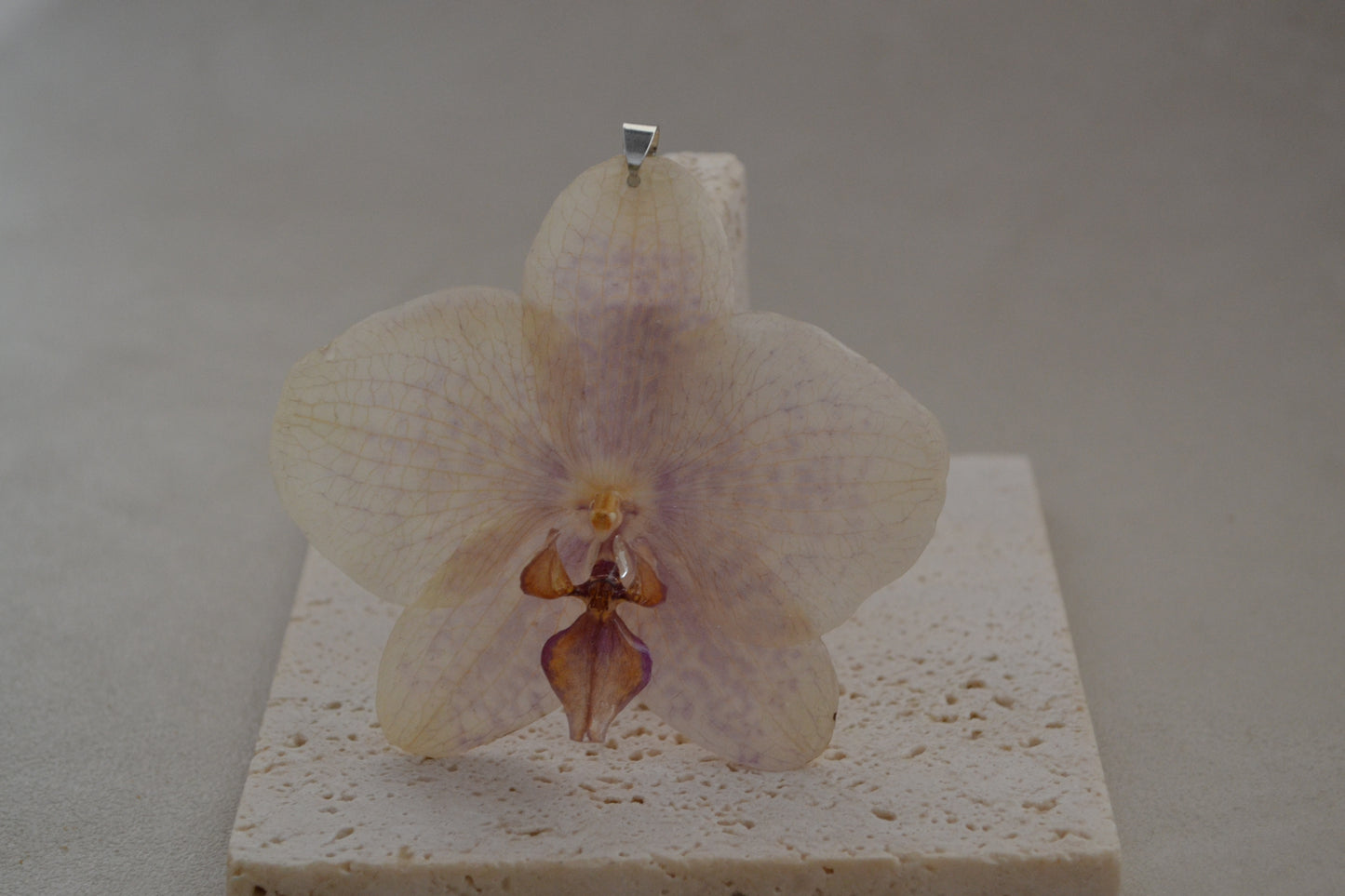 Pandantiv - Orhidee pistruiata