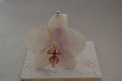 Pandantiv - Orhidee pistruiata