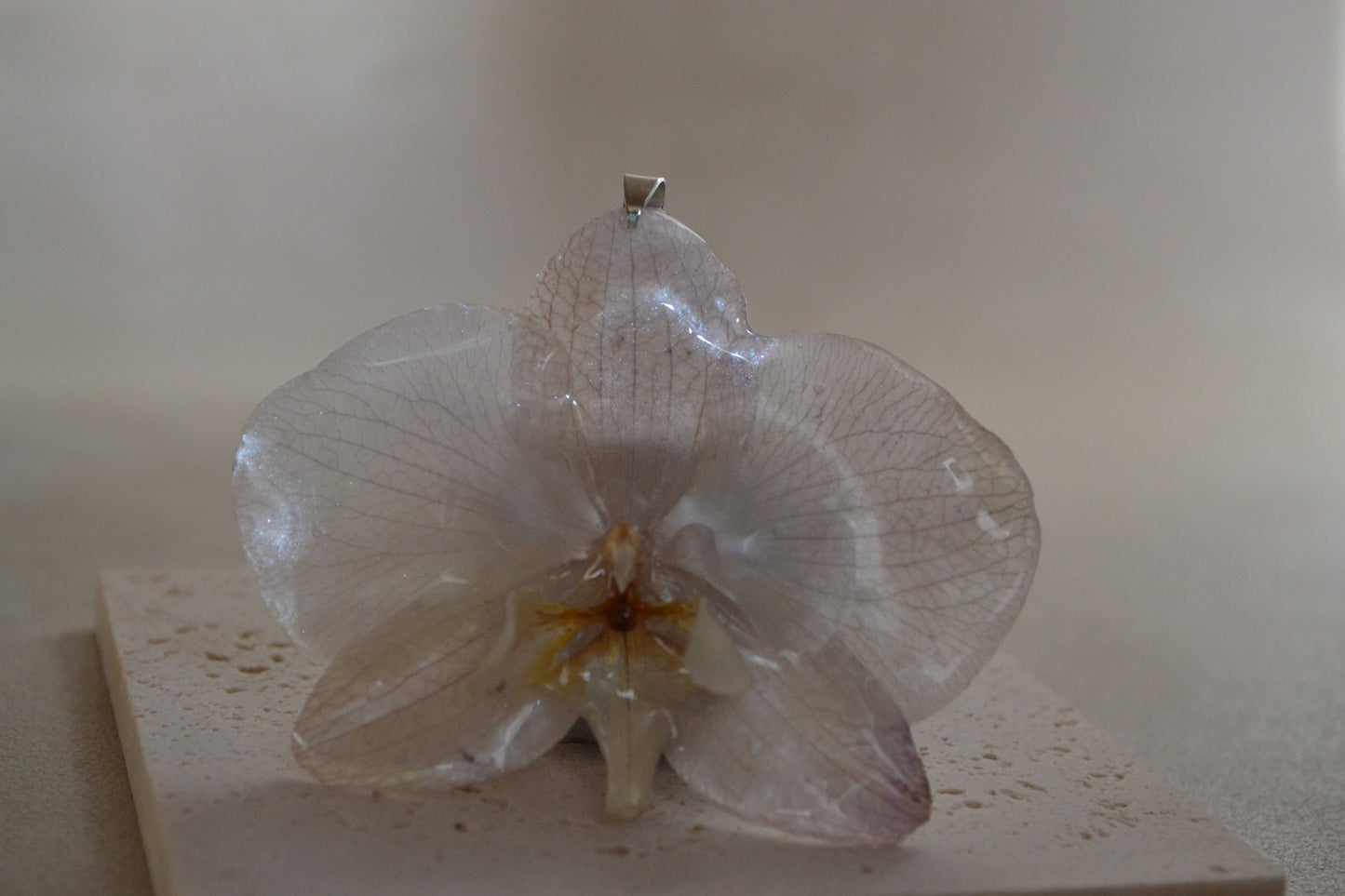 Pandantiv orhidee - Strălucire naturală