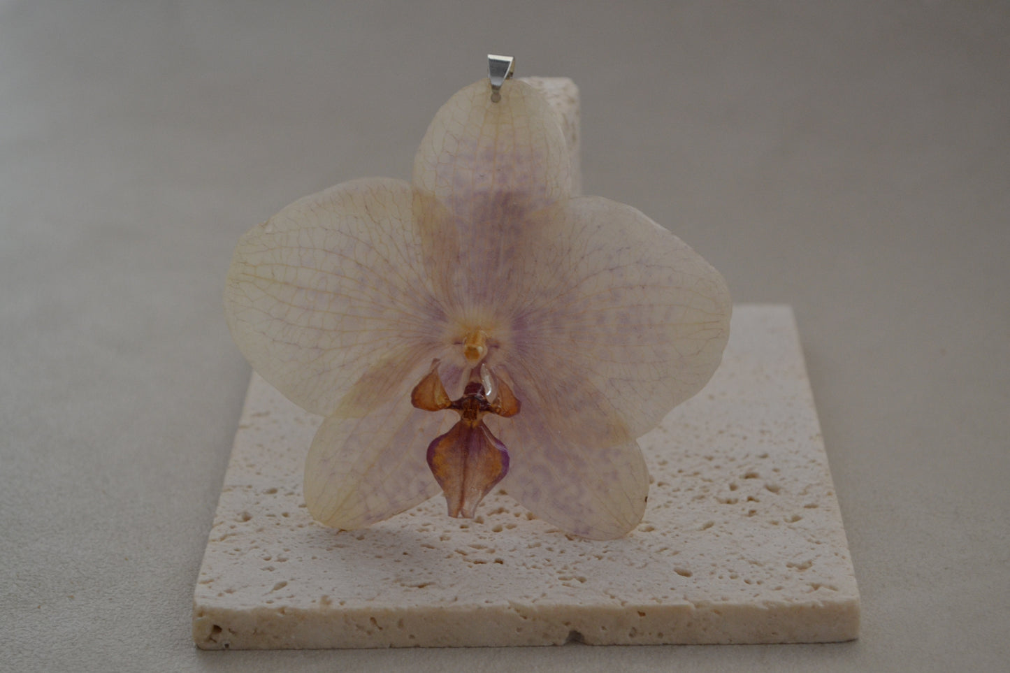 Pandantiv - Orhidee pistruiata