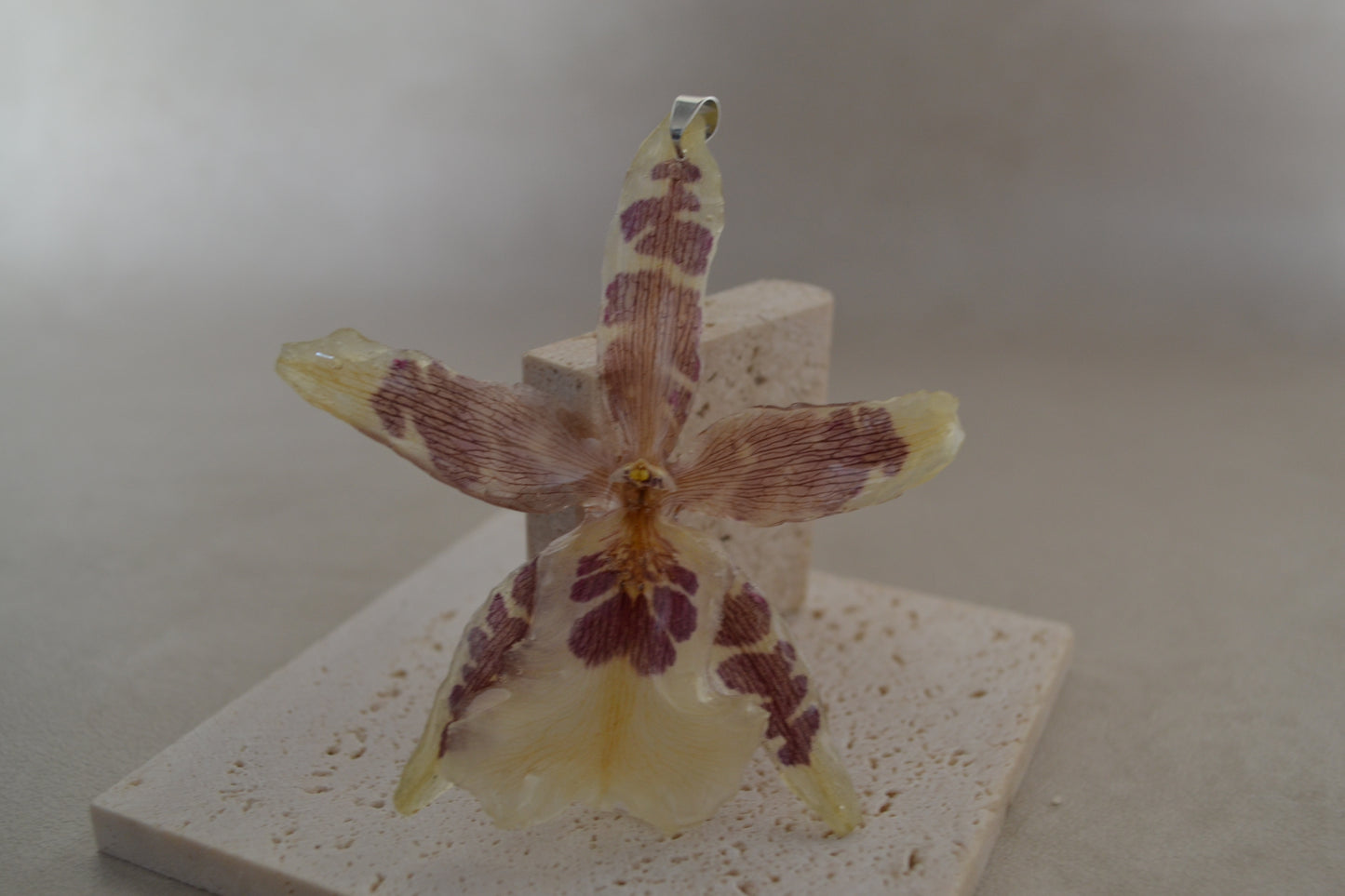 Pandantiv orhidee- Gând african