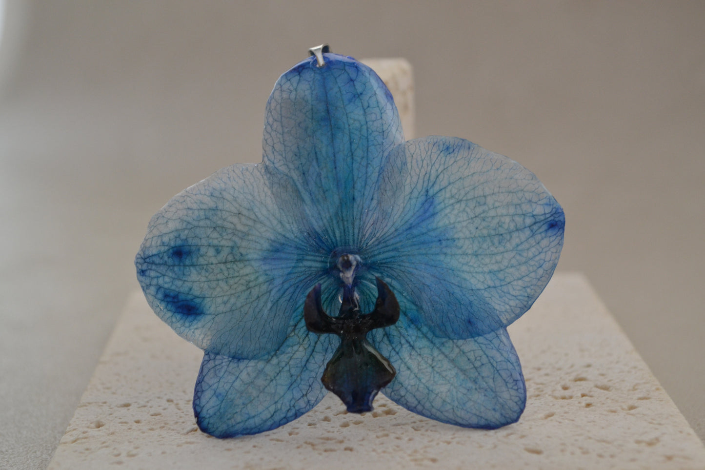 Pandantiv orhidee -  Electrical blue