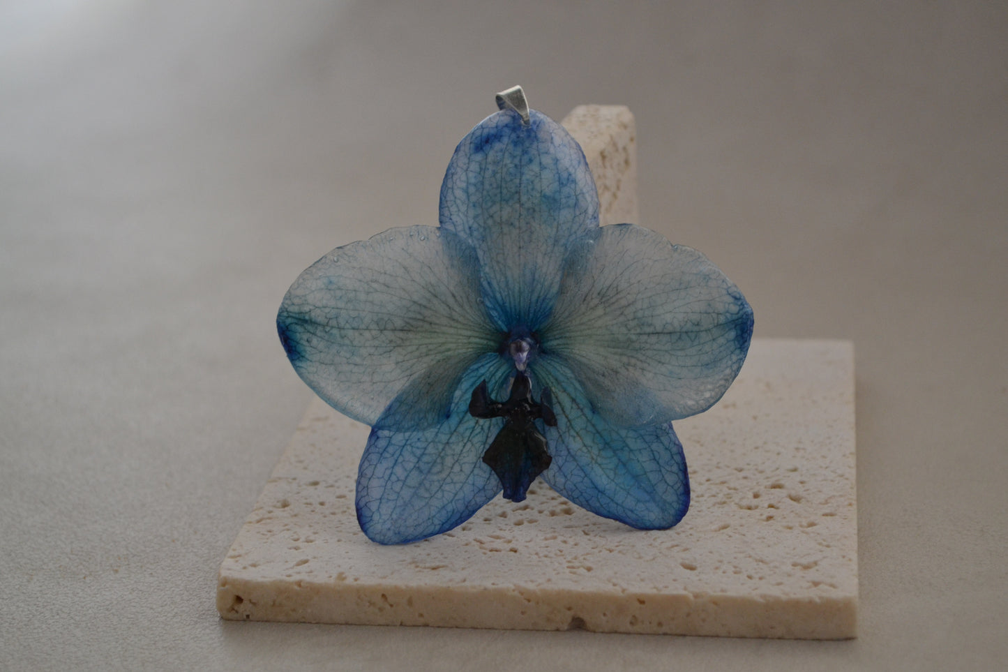 Pandantiv orhidee - Albastru regal